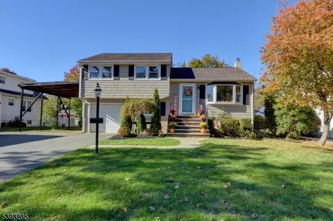 7 1st St, Pequannock Twp, NJ 07440