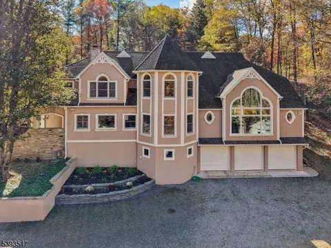 3 Stephens Lake Rd, Wanaque, NJ 07465