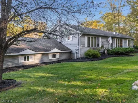 129 Mary Jones Rd, Newton, NJ 07860