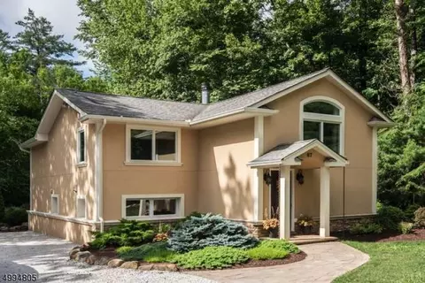 67 Hanover Rd, Hewitt, NJ 07421