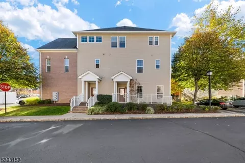 515 River Pl, Butler, NJ 07405
