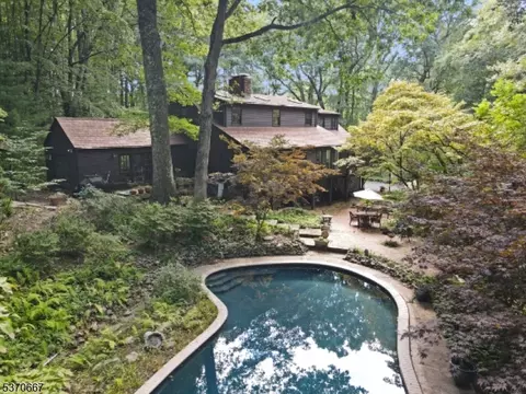 13 Meadow Ln, Lebanon, NJ 08833