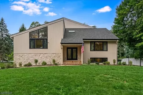 18 Woodruff Rd, Morristown, NJ 07960