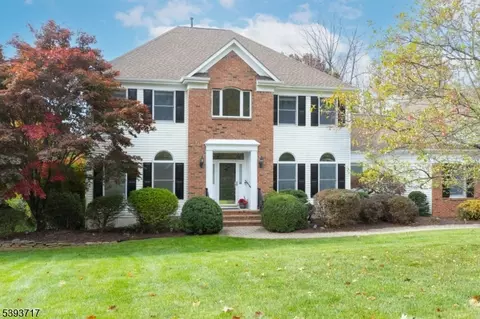 5 Chrystal Dr, Lebanon, NJ 08833