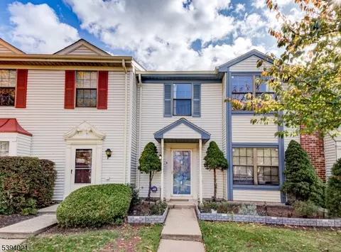 75 Pear Tree Ln, Franklin Park, NJ 08823