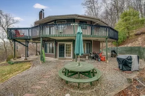 13 Sunrise Trl, Sandyston, NJ 07826