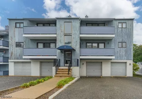4 Domessina Ln, Caldwell, NJ 07006