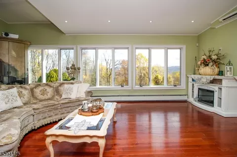 28 Edsall Dr, Sussex, NJ 07461