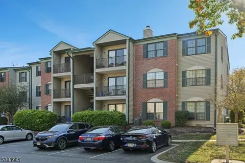 69 Fisher Dr, Franklin Park, NJ 08823