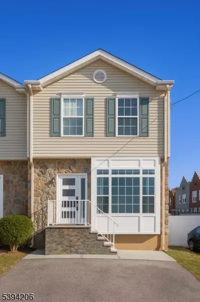4 Somerset St, Carteret, NJ 07008