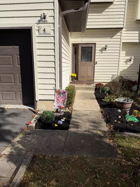 4 Eagle Dr, Newton, NJ 07860