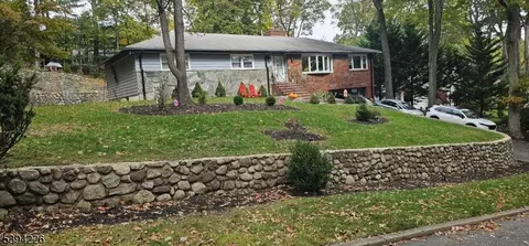 11 Surrey Pl #1, Hawthorne, NJ 07506