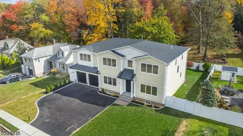 150 Village Cir, Paramus, NJ 07652