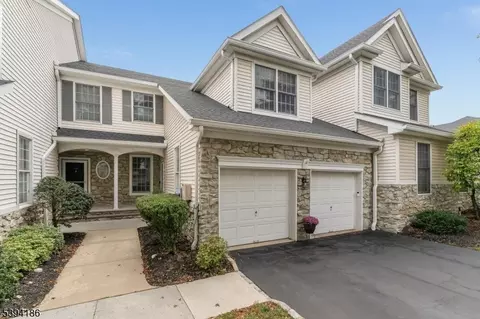18 La Costa Dr, Clinton Twp, NJ 08801