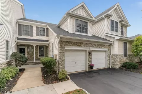 18 La Costa Dr, Clinton Twp, NJ 08801