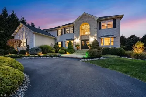 103 Cardinal Way, Stewartsville, NJ 08886