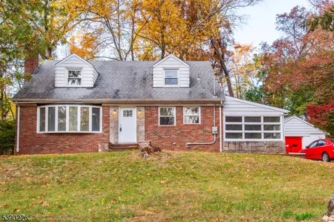 63 Ruff Ct, North Haledon, NJ 07508