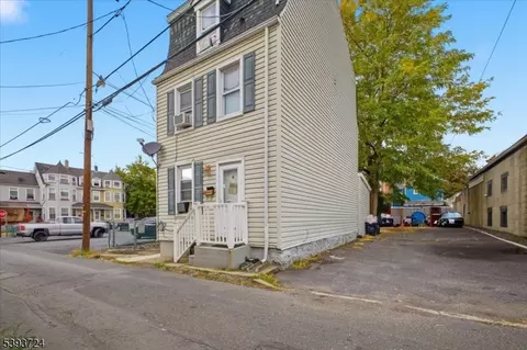 38 Fox St, Phillipsburg, NJ 08865