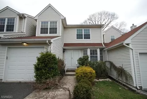 16 Iroquois Trl, Somerville, NJ 08876