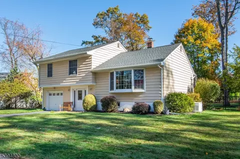 3 Beechwood Dr, Succasunna, NJ 07876