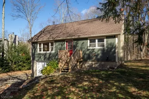 37 Paddock Ave, Highland Lakes, NJ 07422