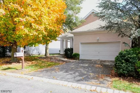 45 Tannery Hill Dr, Hamburg, NJ 07419
