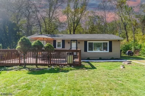 908 Willow Dr, Newton, NJ 07860