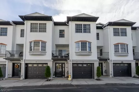18 Harbor Front Ter, Elizabeth City, NJ 07206