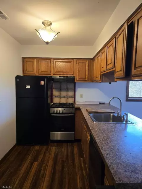 8 Steamboat Dr #11, Vernon, NJ 07462