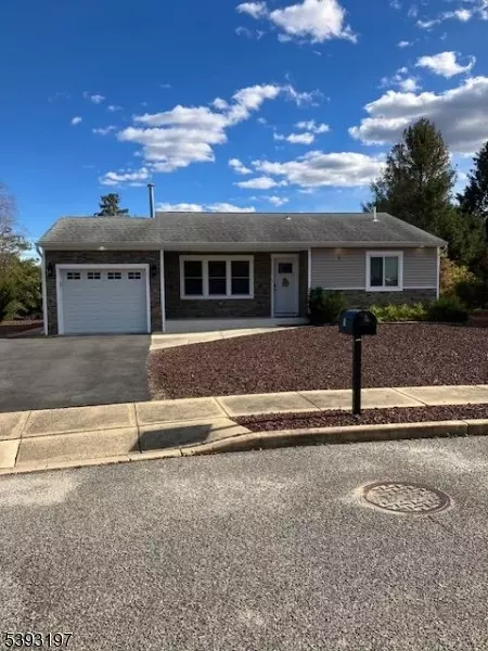 5 Shaw Ct, Toms River, NJ 08757
