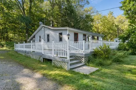14 Butlers Park Rd, Washington, NJ 07882