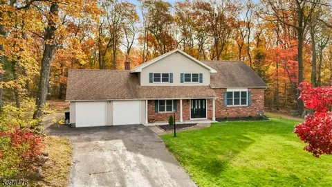 27 Jefferson Dr, Roxbury Township, NJ 07836