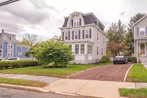 66 Leigh St, Clinton, NJ 08809