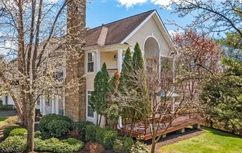 601 Lindabury Ln, Pottersville, NJ 07979