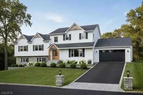 51 Brookside Ter, Caldwell, NJ 07006