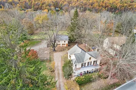 380 W Mill Rd, Long Valley, NJ 07853