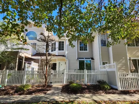 39 Academy Ct, Bedminster, NJ 07921