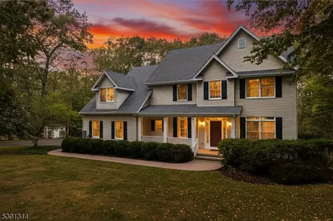 8 Christopher Ct, Flanders, NJ 07836