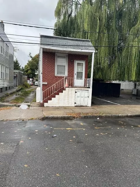 18 Brook St, Belleville, NJ 07109