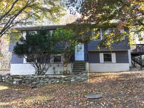 515 Kemah Lake Rd, Branchville, NJ 07826