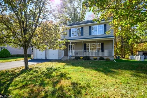 9 Blossom Dr, Ewing Twp, NJ 08638