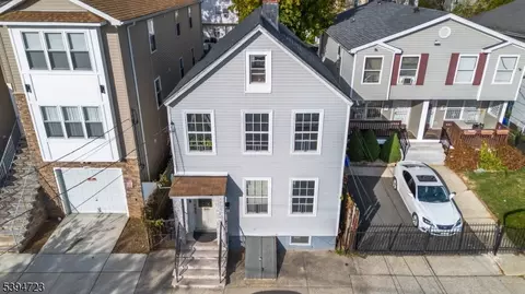 395 S 8th St, Newark, NJ 07103