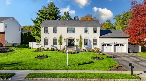 11 Robin Hood Way, Wayne, NJ 07470