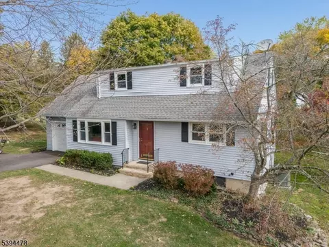 18 Union Rd, Clinton, NJ 08809