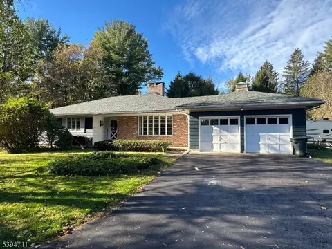 9 Brantwood Ter, Hackettstown, NJ 07840