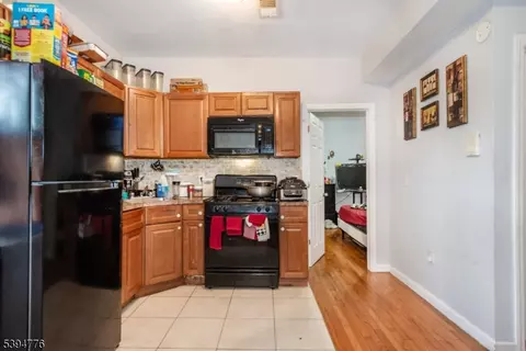 417 15th Ave, Newark, NJ 07103