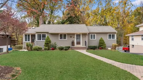 568 Mountainview Ter, Dunellen, NJ 08812