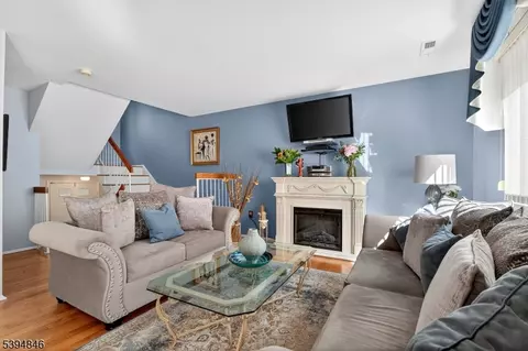 905 Madaline Dr, Avenel, NJ 07001