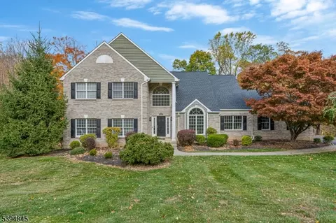 61 Christy Dr, Warren, NJ 07059
