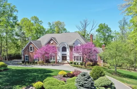 2 Willow Woods Trl, Warren, NJ 07059